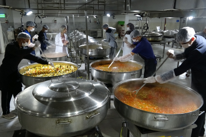 Gaziantepli Öğrencilerden 12 Bin Kişiye Yemek Hizmeti