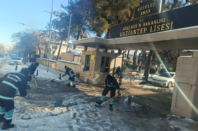 Şahinbey Belediyesi’nden Okul Çevreleri ve Yollarda Temizlik Çalışması