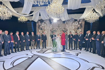 GAZİANTEP’TE GÖRKEMLİ NİKÂH: 25 ŞAHİTLE DÜNYAEVİNE GİRDİLER