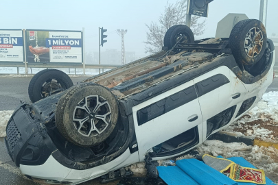 İki Otomobil Çarpıştı, 3 Kişi Yaralandı