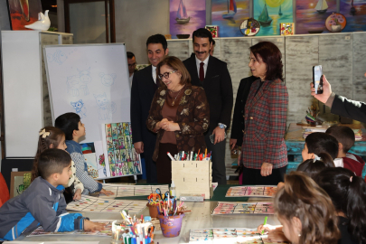 Fatma Şahin, Çocuk Şenliği Kapsamındaki Atölyeleri Ziyaret Etti