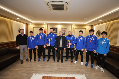 Şahinbeyli Güreşçilerden Gururlandıran Şampiyonluk