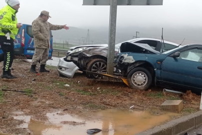 Gaziantep'te Şiddetli Çarpışma: Sürücüler Hastaneye Kaldırıldı