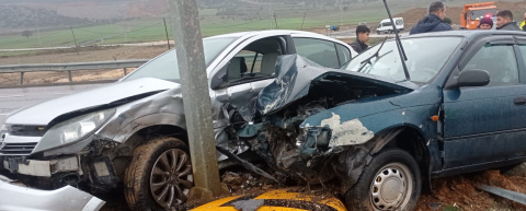 Gaziantep'te Şiddetli Çarpışma: Sürücüler Hastaneye Kaldırıldı