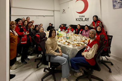 Şehitkamil Kızılay  Kadınları’ndan Gurbetteki Öğrencilere "Anne Eli" İftarı