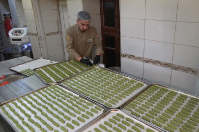 Antep Fıstığıyla Hazırlanan Kurabiyeler Bayram Sofralarını Süsleyecek