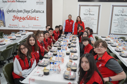 Gaziantep Ökkeşiye İmareti’nde vakıf sofrasında öğrenciler ve vatandaşlar buluştu