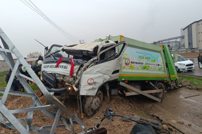 Nizip’te Belediye Aracı Kaza Yaptı