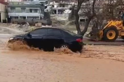 Gaziantep’te Yağış Sonrası Sokaklar Göle Döndü