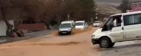 Gaziantep’te Yağış Sonrası Sokaklar Göle Döndü