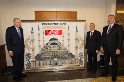 CUMHURBAŞKANI ERDOĞAN’A BAŞKAN TAHMAZOĞLU’NDAN ANLAMLI HEDİYE