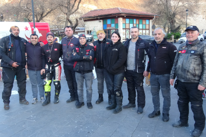 Kilometrelerce Yol, Tek Niyet: Motosiklet Tutkunları İki Tekerle Umre Yolculuğuna Başladı