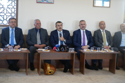 Yusuf Tekin Gaziantep’te Cemevini Ziyaret Etti, Alevi Vatandaşlarla Buluştu