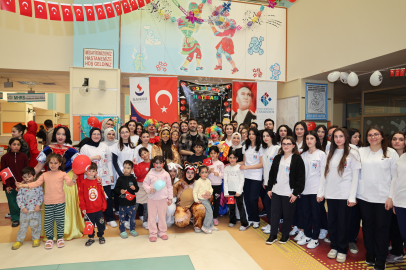 HKÜ Hemşirelik Bölümü Öğrencilerinden Anlamlı 23 Nisan Hediyesi