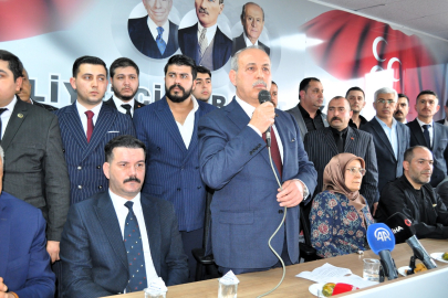 GAZİANTEP'TE ÜLKÜCÜLERDEN GÖVDE GÖSTERİSİ 
