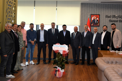 İSLAHİYE-NURDAĞI DERNEĞİ ŞEHİR HASTANESİ BAŞHEKİMİ ULUŞAN'I ZİYARET ETTİ