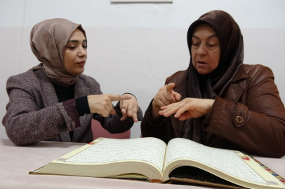 Kur’an-ı Kerim’i İşaret Diliyle Öğrenen Kadından İlham Veren Hikâye