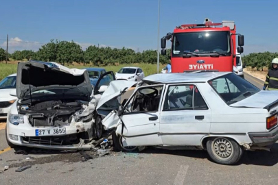 Gaziantep’te Feci Kaza! Otomobiller Kafa Kafaya Çarpıştı