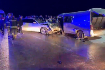 Gaziantep’te kafa kafaya çarpışan araçlar faciaya yol açtı: 1 ölü, 12 yaralı