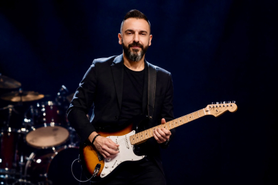 Kemal Ceyhan’dan Balkan Esintili Yaz Şarkısı: “Mavi Gözler”