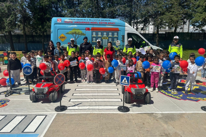 Jandarma Ekiplerinden Öğrencilere Trafik Eğitimi