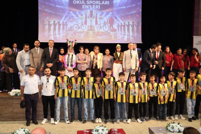 Okul Sporlarında Başarılı Okullara Plaket ve Ödül