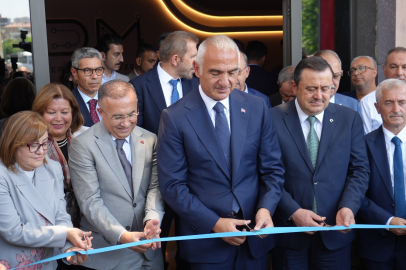 Bakan Ersoy'dan Gaziantep'te Dijital Sanat Müzesi Açılışı
