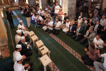 Vakıf Camilerinde Aziz Şehitlerimiz İçin Dualar Yükseldi