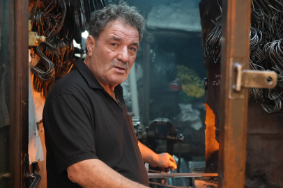 Gaziantep'te 70 Yaşındaki Usta, 50 Yıldır Demiri Ateşle Şekillendiriyor