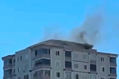 İtfaiye Ekipleri 14 Katlı Apartmanın Çatısındaki Yangına Müdahale Etti