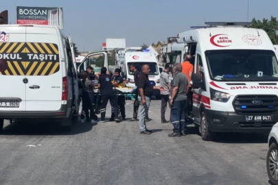 Gaziantep'te Feci Kaza: İşçi Servisi Tıra Çarptı, 11 Yaralı