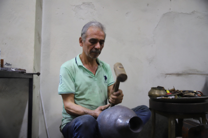 Gaziantep’te 57 yıllık emek: Bakır ustası mesleğinin geleceğinden endişeli