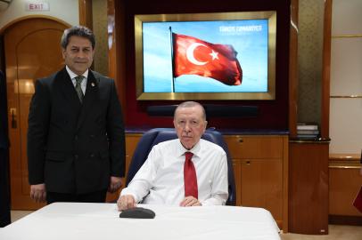 AK Parti 25. Yılında Yeni Vizyonunu Belirliyor: Erdoğan Liderliğinde Hizmet Partisinden Küresel Mefkûre Hareketine
