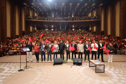 Şahinbey’de Müzik Dolu Gece: Ahmet Şafak Sahne Aldı