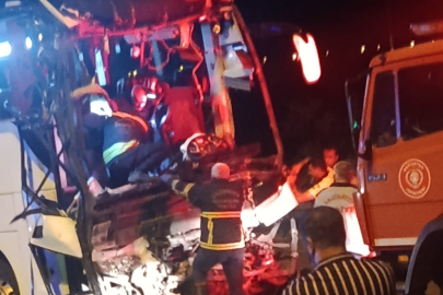 SON DAKİKA | Gaziantep’te feci kaza: Otobüs TIR’a çarptı, 2 ölü 17 yaralı