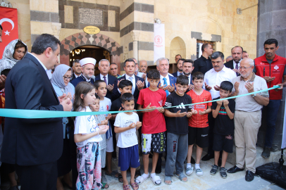 Depremde hasar gören Bostancı Camii yeniden ibadete açıldı