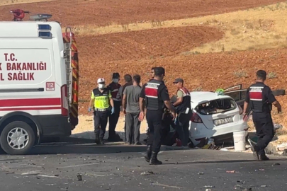 Gaziantep’te Feci Kaza: İki Araç Kafa Kafaya Çarpıştı, 2 Ölü 4 Yaralı