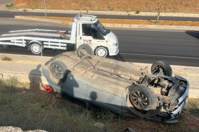 Kontrolden Çıkan Otomobil Kaldırıma Uçtu! Ters Dönen Araçta 1 Yaralı