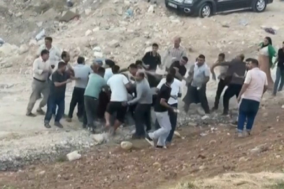 Gaziantep’te Sokak Ortasında Taşlı Sopalı Kavga Kamerada