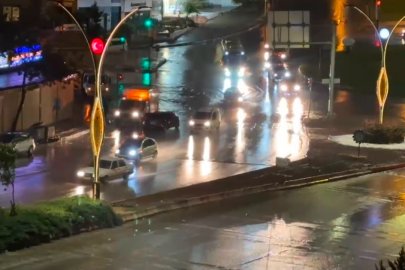 Gaziantep’te Sağanak Hayatı Olumsuz Etkiledi! Yollar Göle Döndü