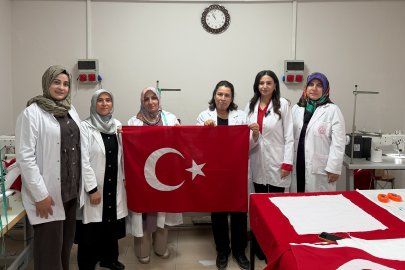 Oğuzeli’nde Usta Öğretici ve Kursiyerlerden Bayrak Mesaisi