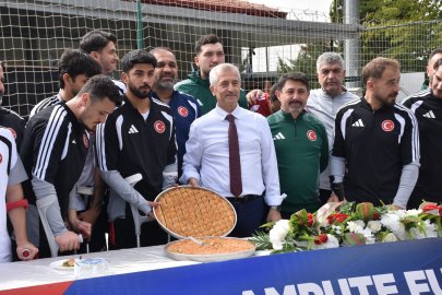 MİLLİ TAKIMA DÜNYA KUPASI ÖNCESİ BAKLAVA MORALİ