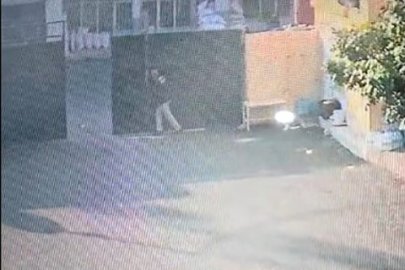 Bekçinin Üzerine Demir Kapı Düştü! O Anlar Kamerada