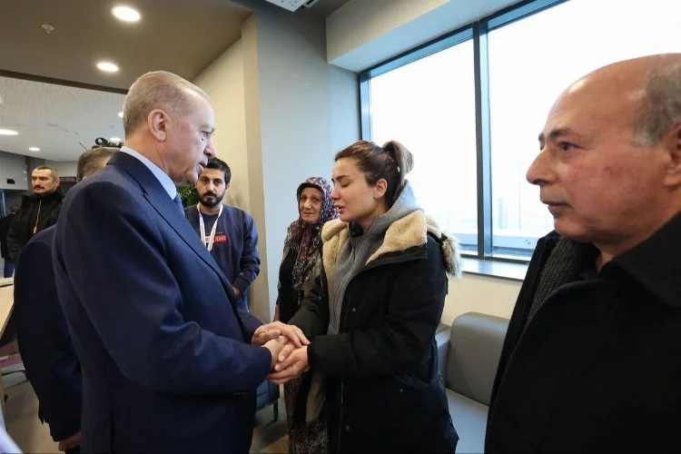 Cumhurbaşkanı Erdoğan, yaralı teknisyen Emrah Yıldız’ı hastanede ziyaret etti