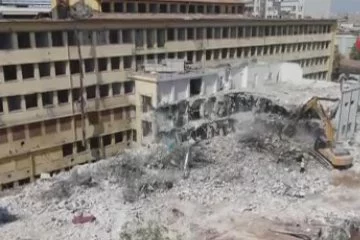 Gaziantep'in depremde ağır hasar alan ilk devlet hastanesi yıkılıyor