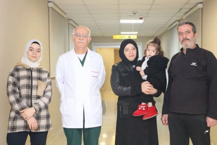 Gaziantep'te 3 yaşındaki Esil solunum cihazından kurtuldu