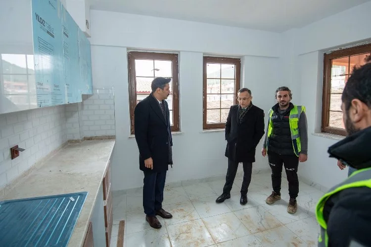 Gaziantep Valisi Çeber, Nurdağı deprem konutlarında incelemelerde bulundu