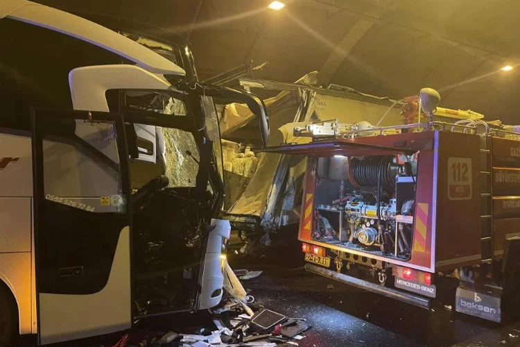 Gaziantep yolunda Osmaniye’de tünelde zincirleme trafik kazası: 1 ölü, 6 yaralı