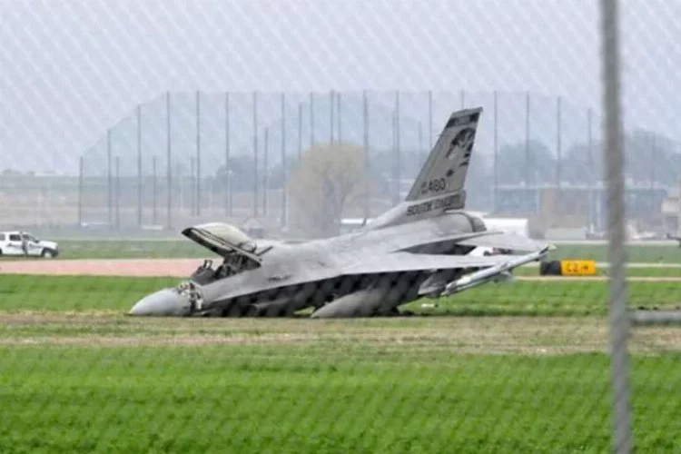 Güney Kore’ye ait savaş uçağı düştü
