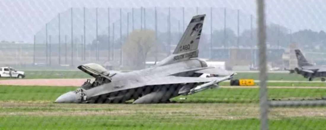 Güney Kore’ye ait savaş uçağı düştü